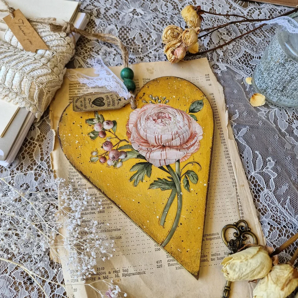 Vintage drevené srdiečo na zavesenie, 20 cm