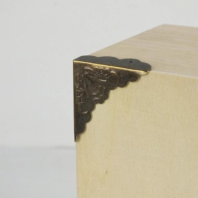 Kovový roh , 8 ks/bal