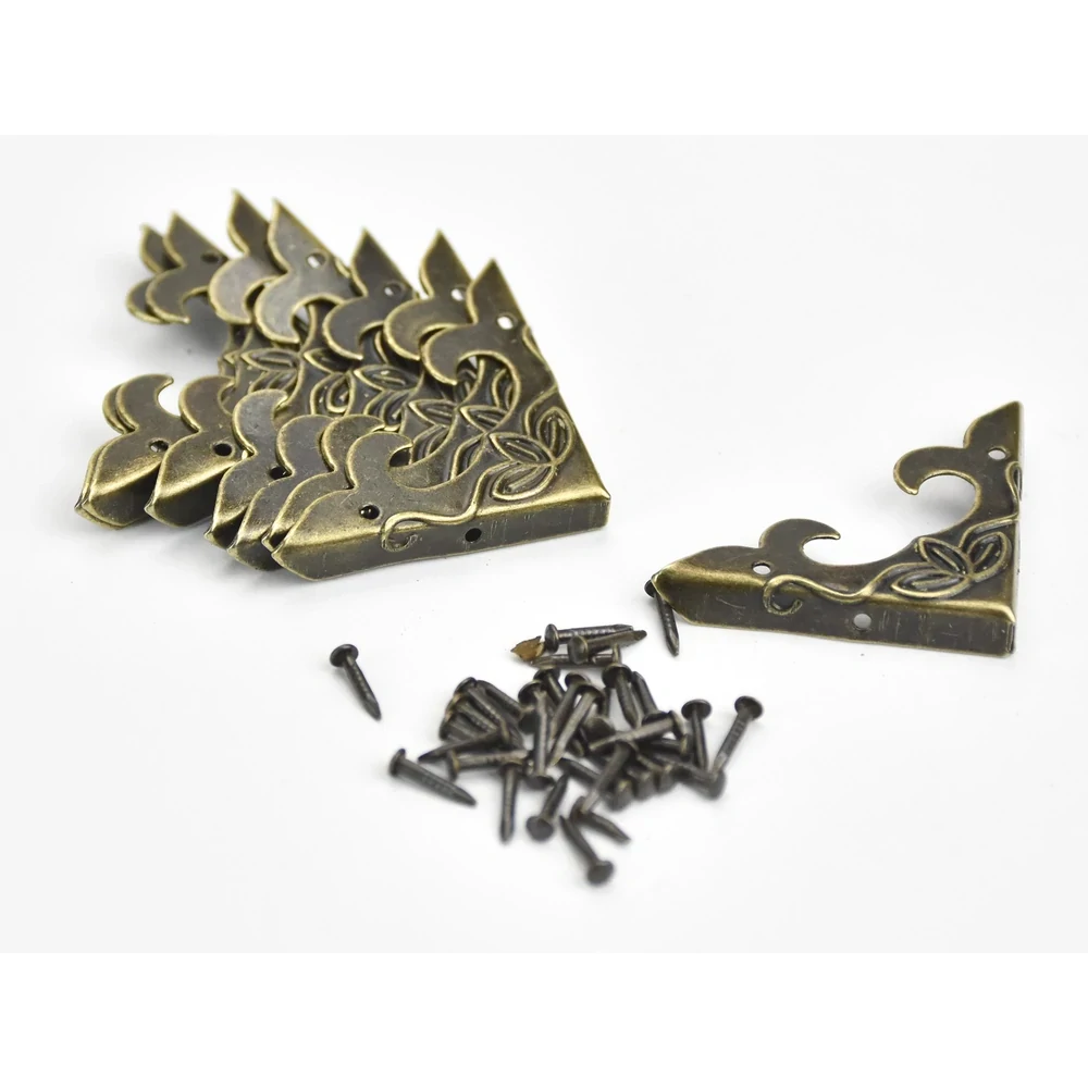 Kovový roh , 8 ks/bal