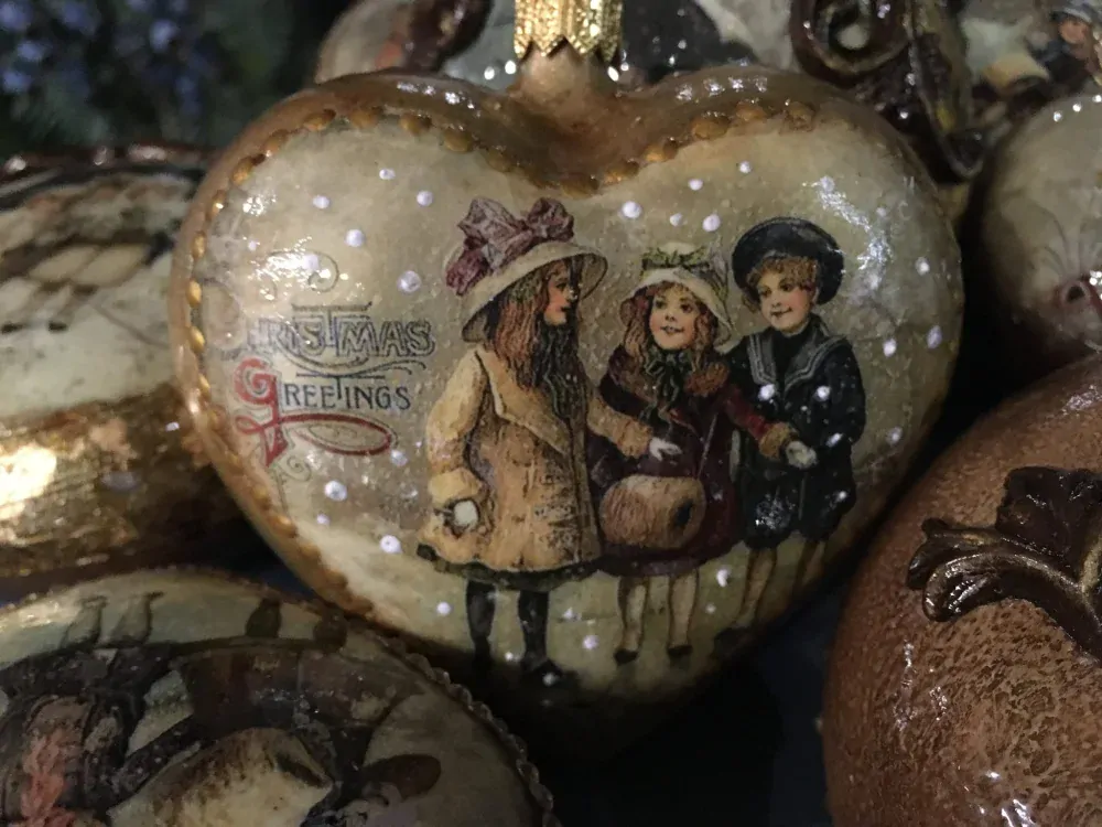 Biele plastové srdce na decoupage, 8 cm