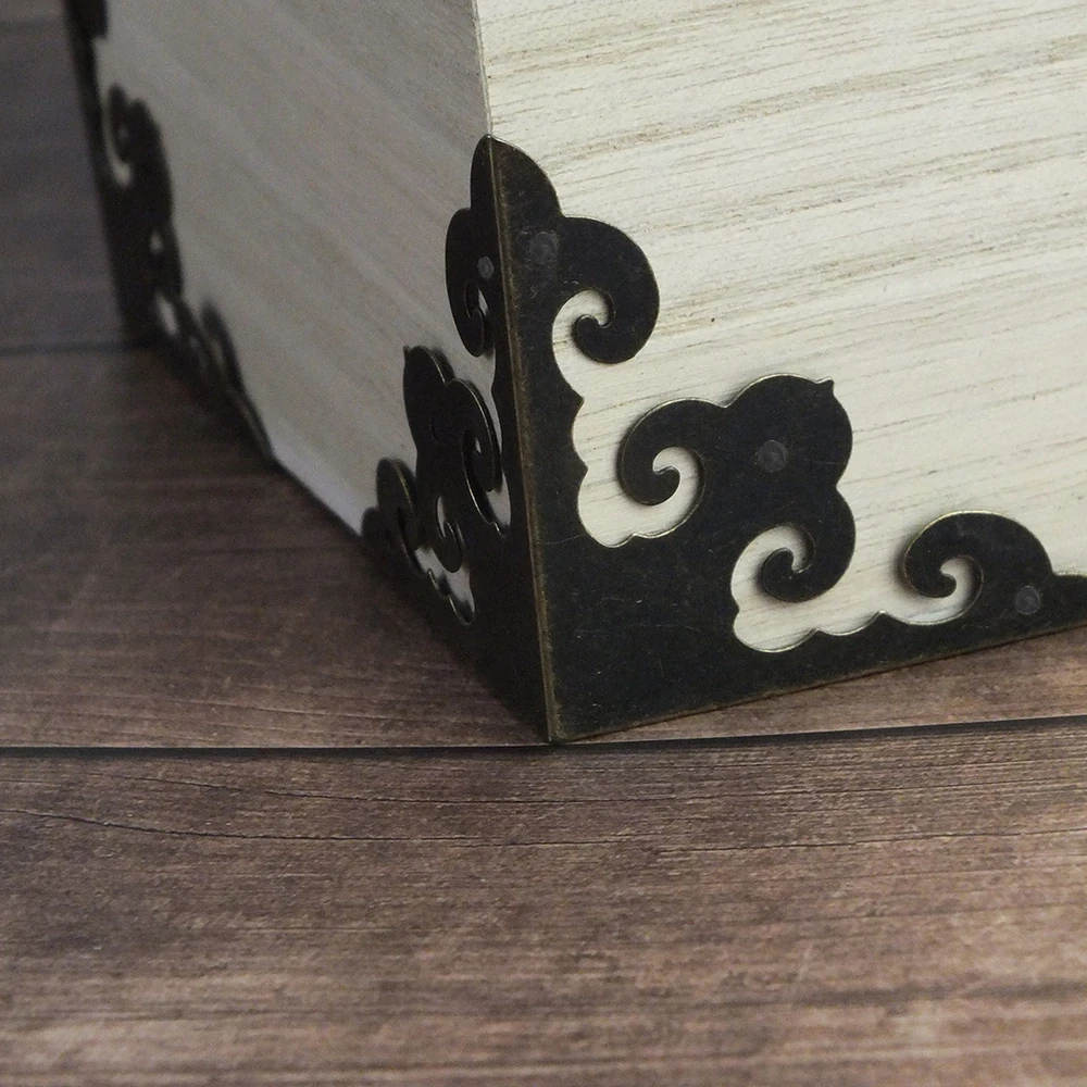 Kovový roh , 4 ks/bal