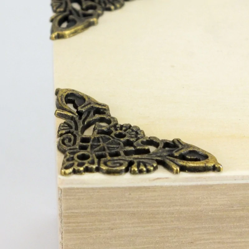 Kovový roh na krabičky, 8ks/bal