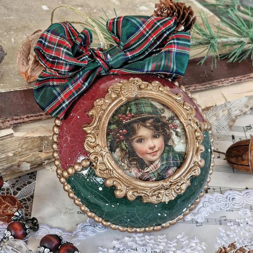 Biely plastový medailon na decoupage, priemer 10 cm